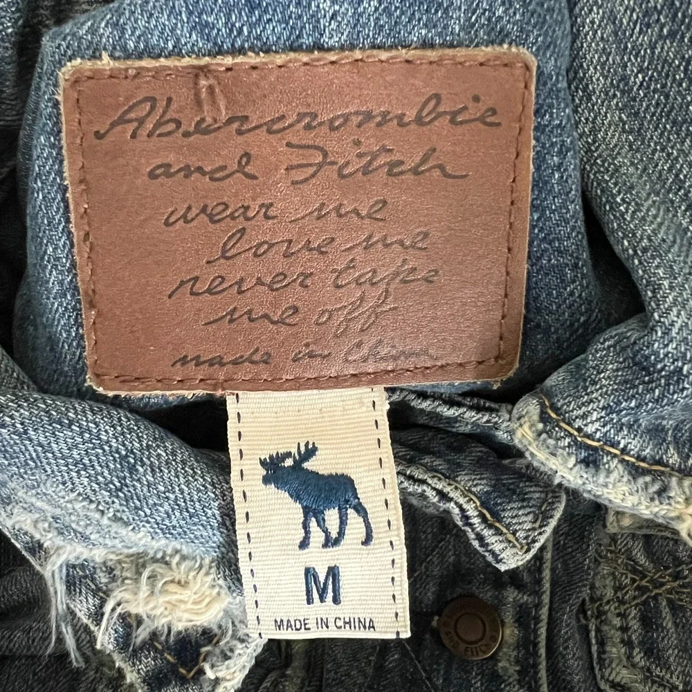 Abercrombie & Fitch Distressed Denim Jean Jacket Girls Size Medium‎ 17.5x20.5